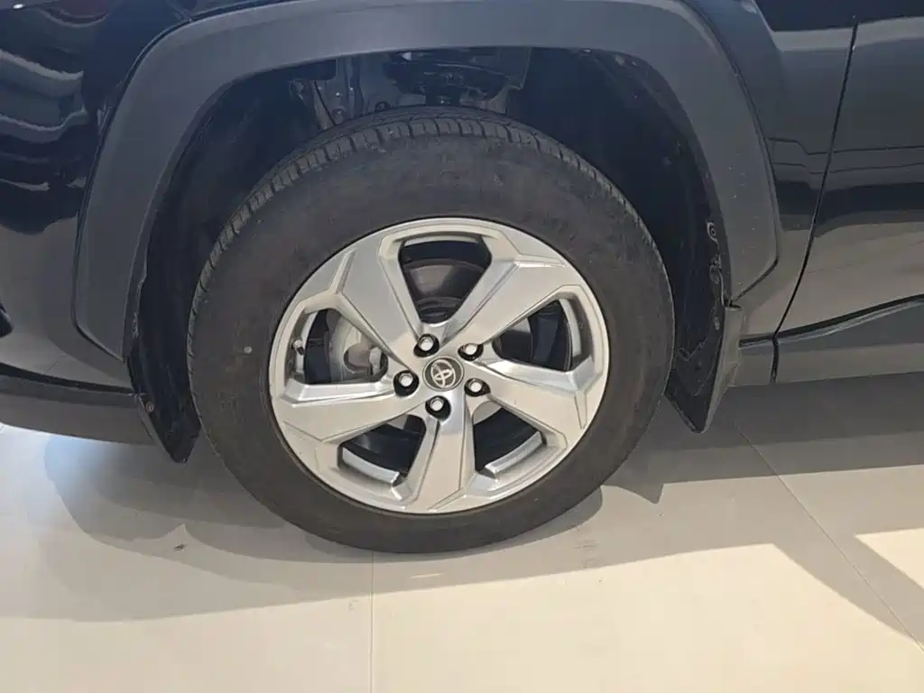 Toyota RAV4 — фото 23