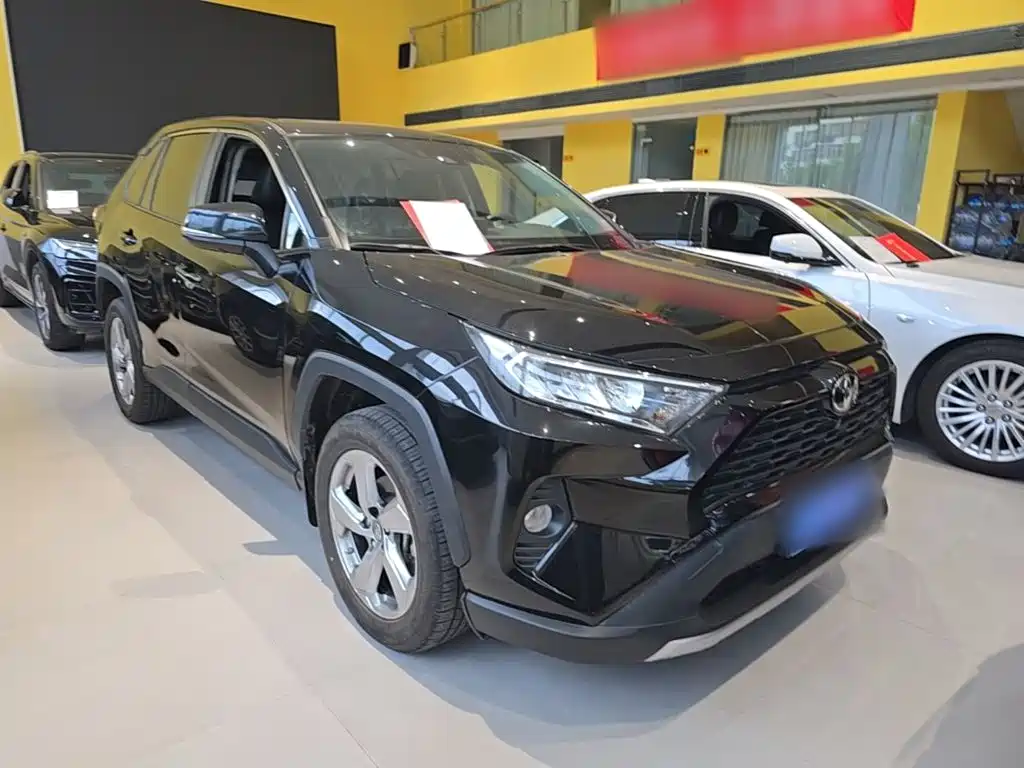 Toyota RAV4 — фото 4