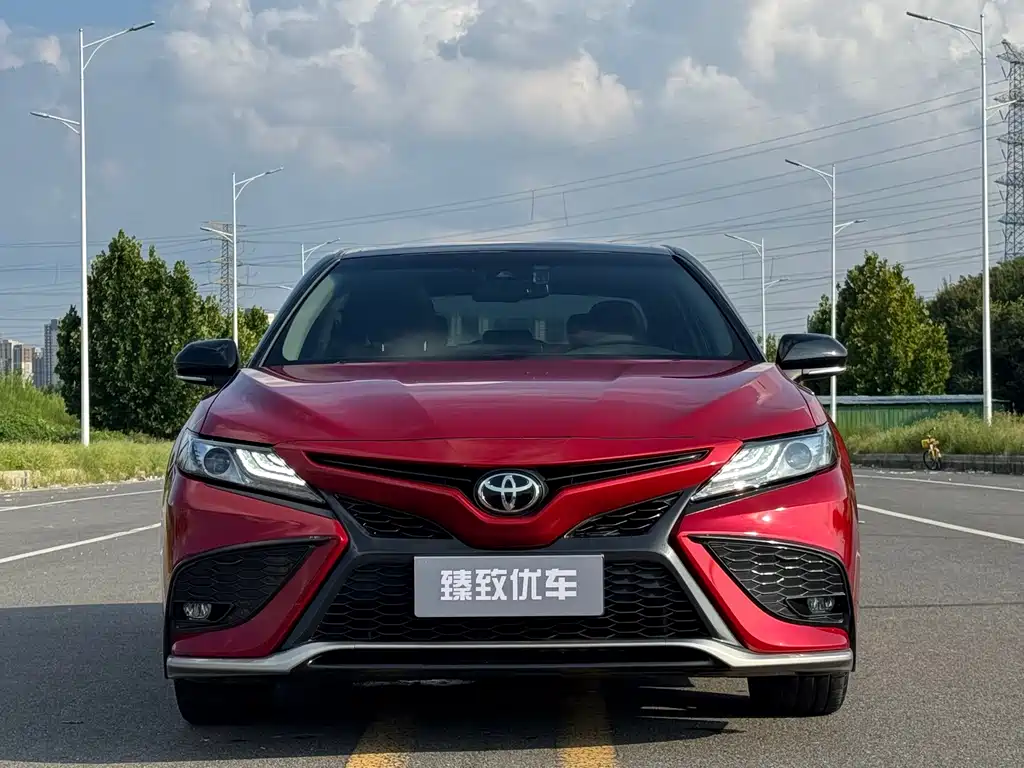 Toyota Camry — фото 2