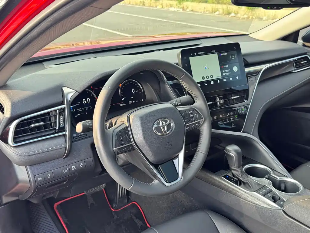 Toyota Camry — фото 17