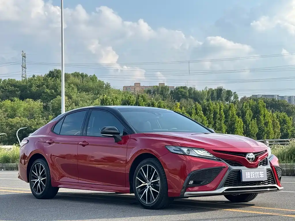 Toyota Camry — фото 3