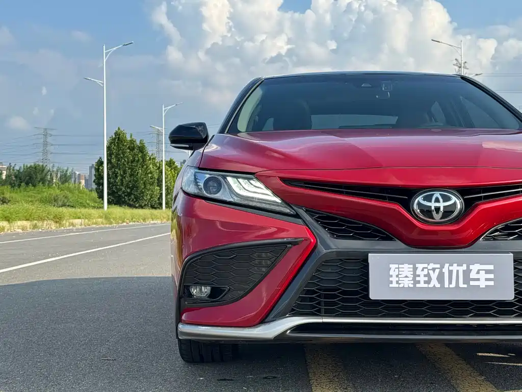 Toyota Camry — фото 4