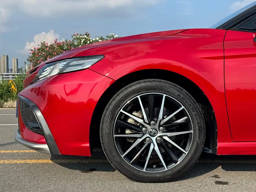 Toyota Camry — фото 5
