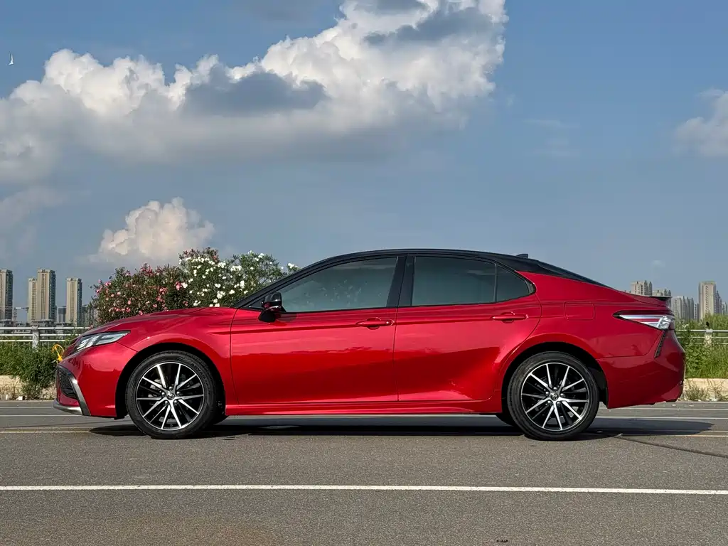 Toyota Camry — фото 6