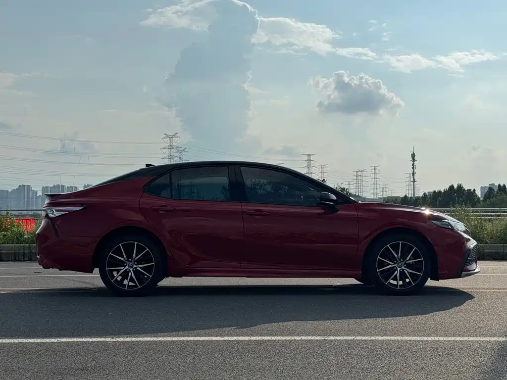 Toyota Camry — фото 7