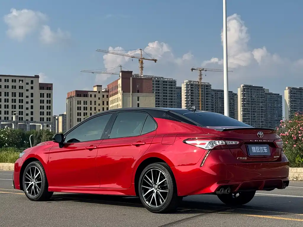 Toyota Camry — фото 8