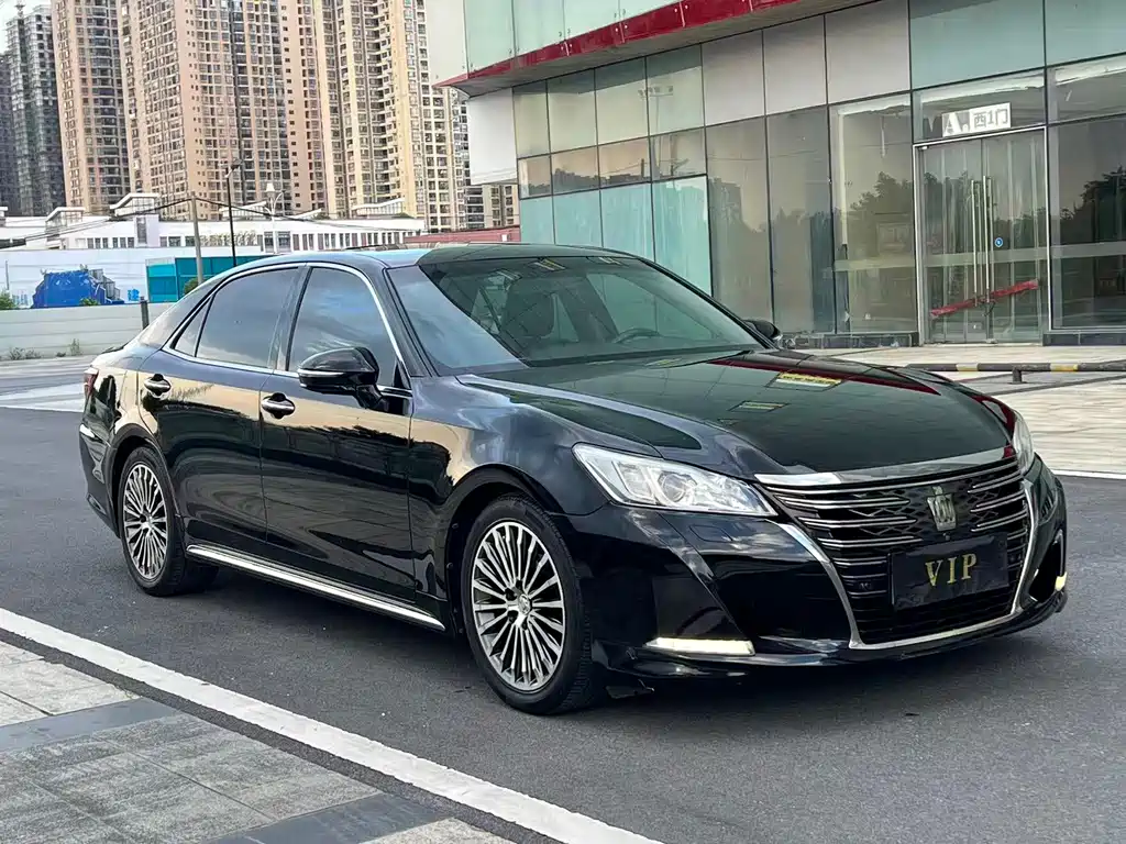 Toyota Crown — фото 3