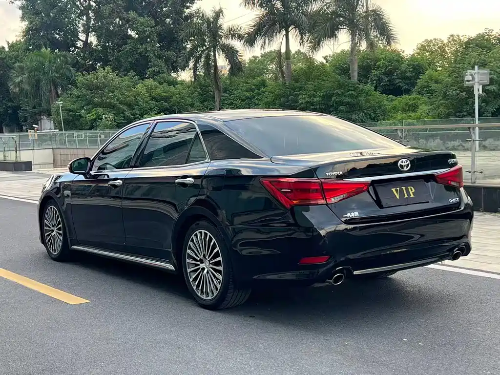 Toyota Crown — фото 4