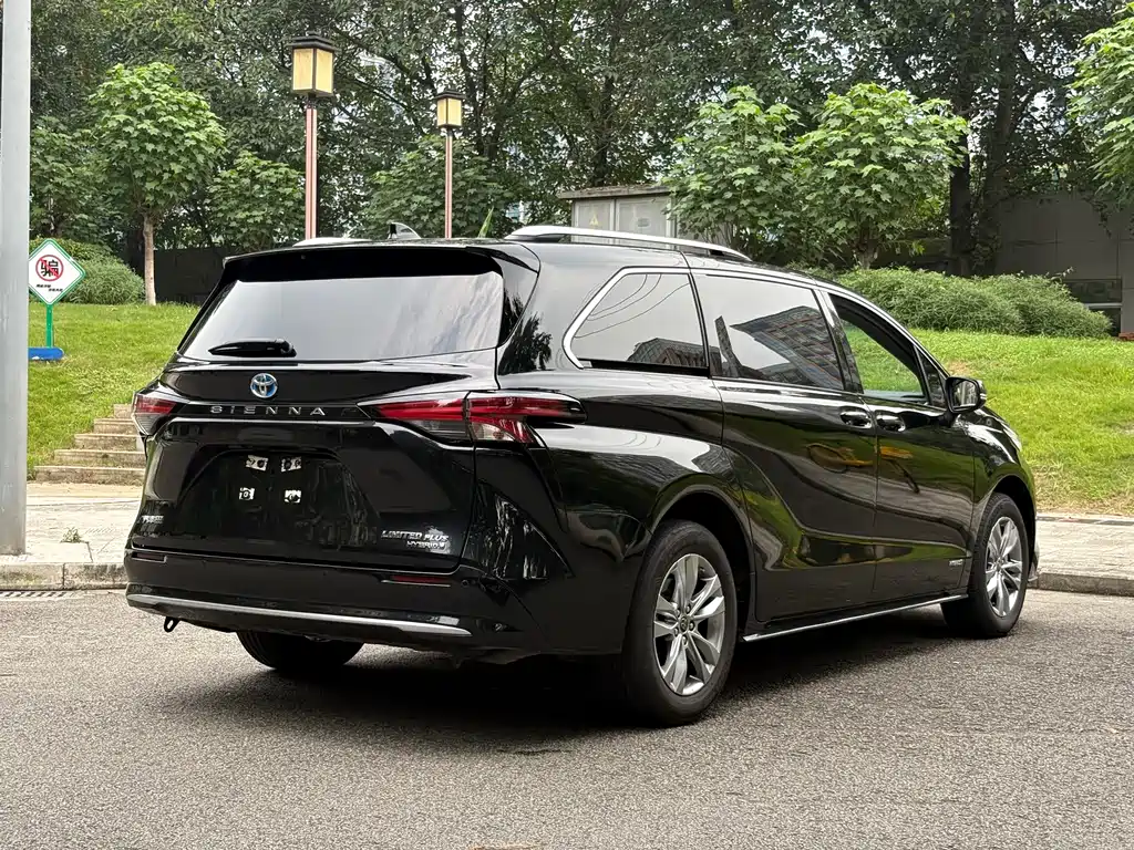 Toyota Sienna — фото 14
