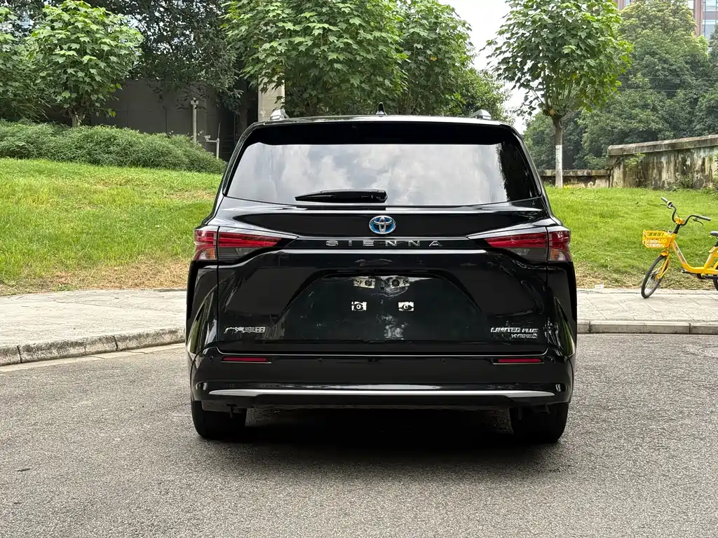 Toyota Sienna — фото 15