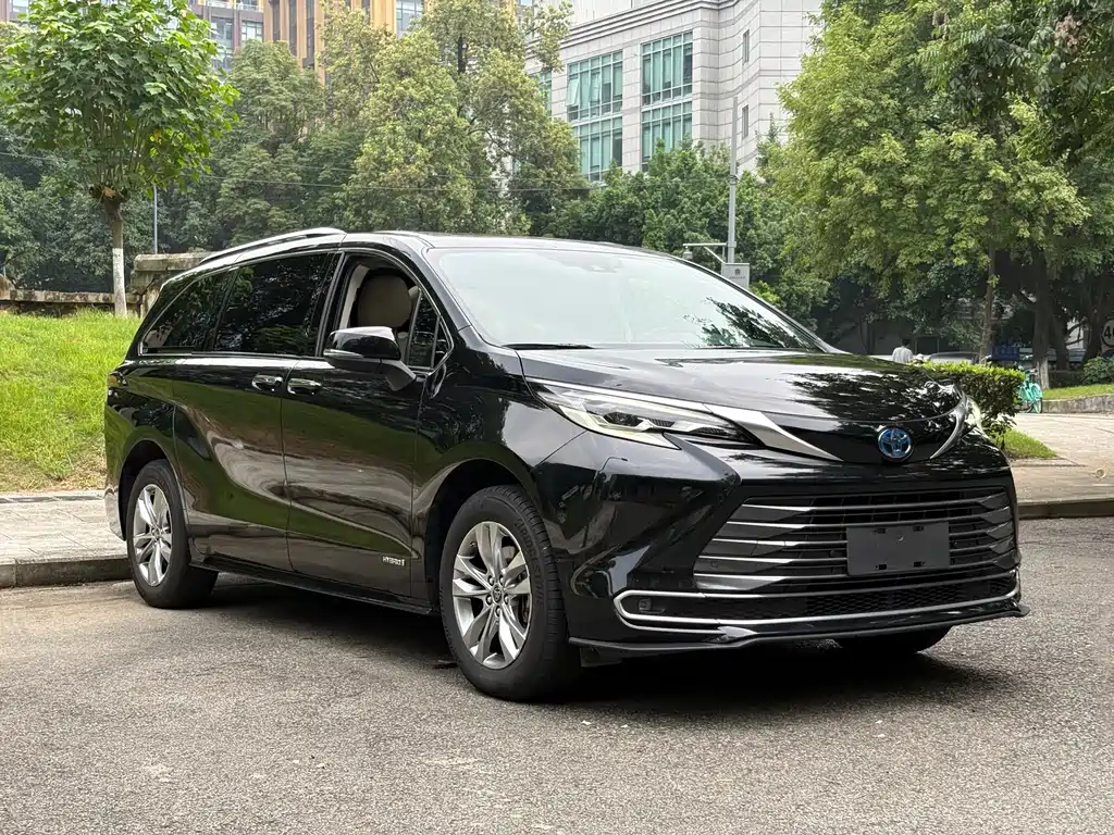 Toyota Sienna — фото 3