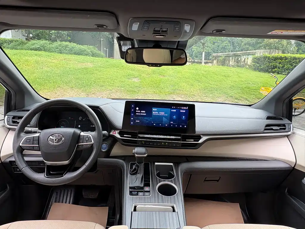 Toyota Sienna — фото 8