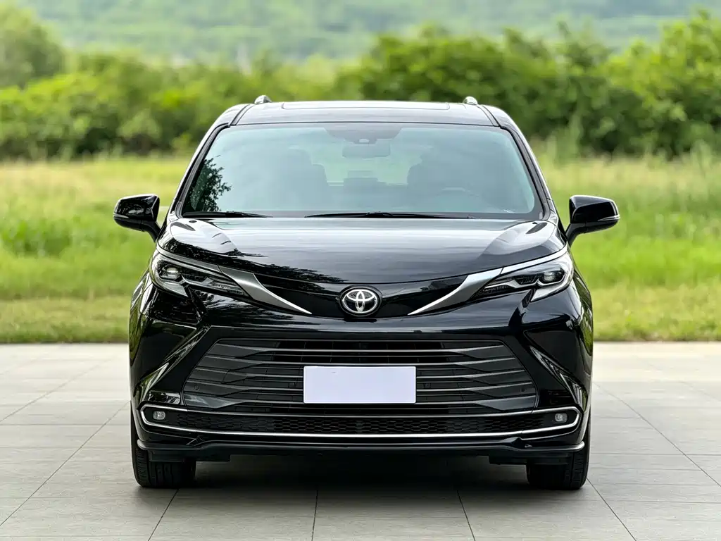 Toyota Sienna — фото 2