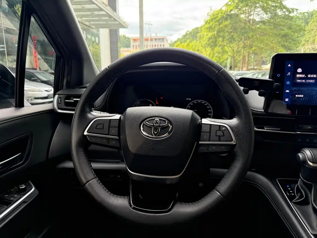 Toyota Sienna — фото 11