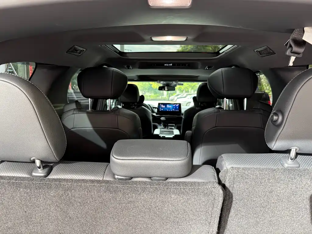 Toyota Sienna — фото 13