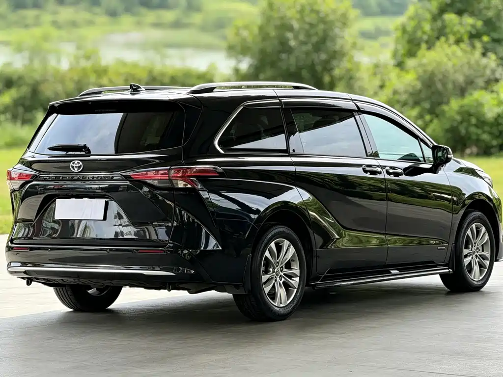 Toyota Sienna — фото 4