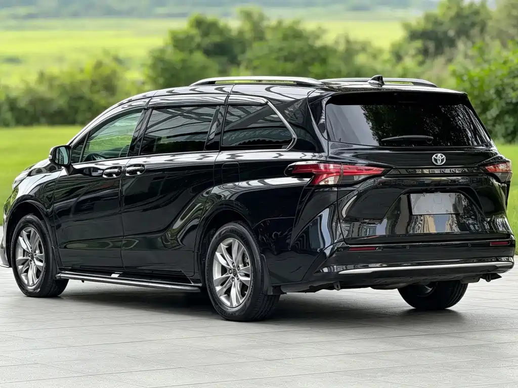 Toyota Sienna — фото 6