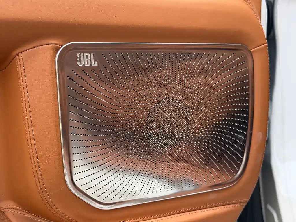 Toyota Granvia — фото 13
