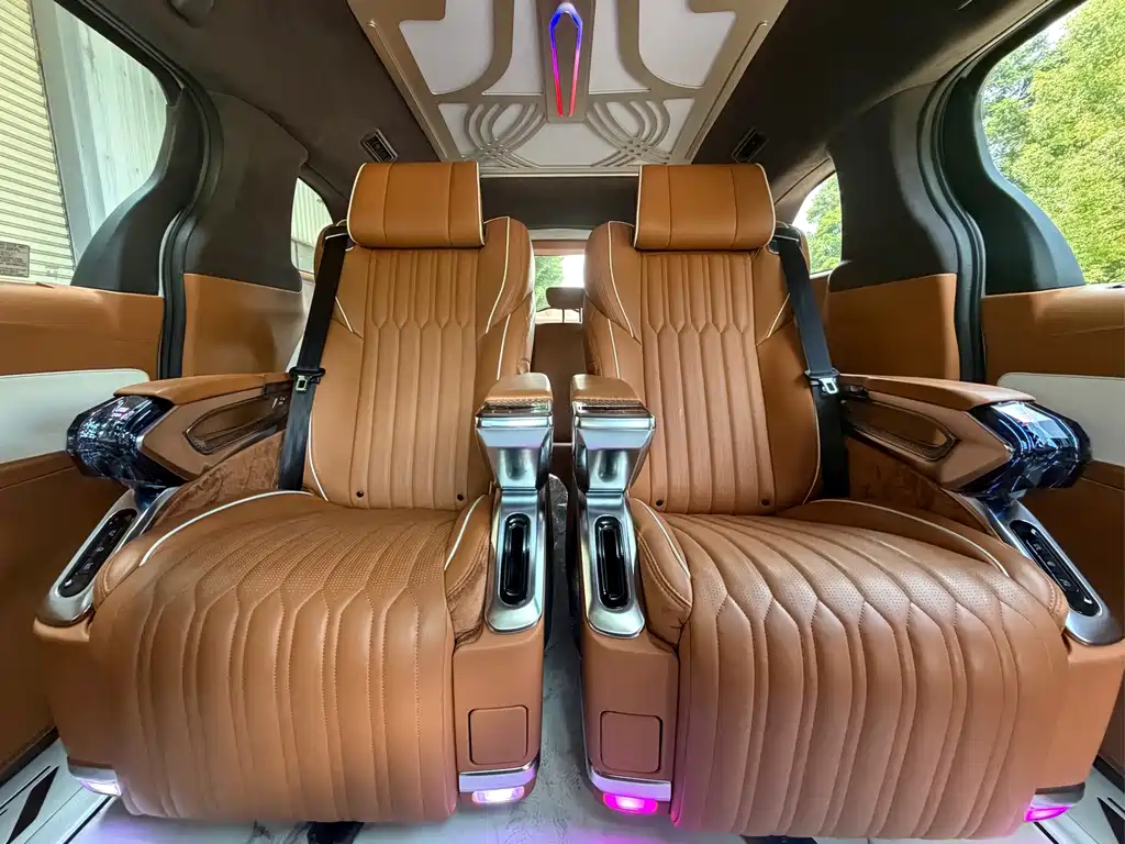Toyota Granvia — фото 18