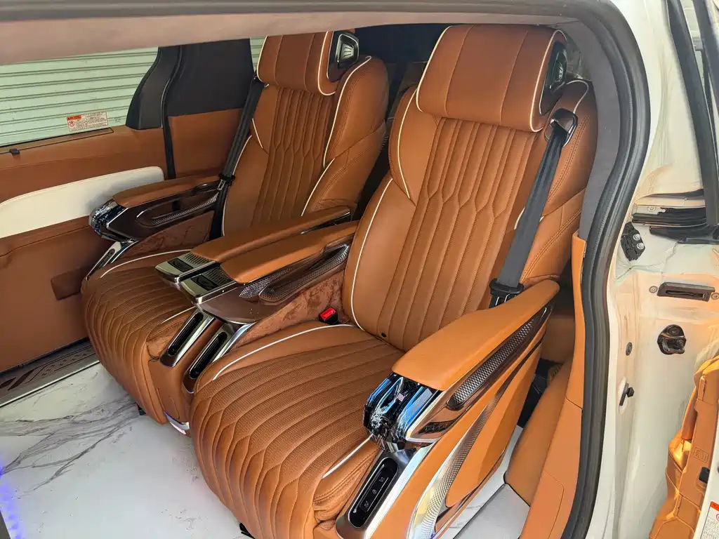 Toyota Granvia — фото 19