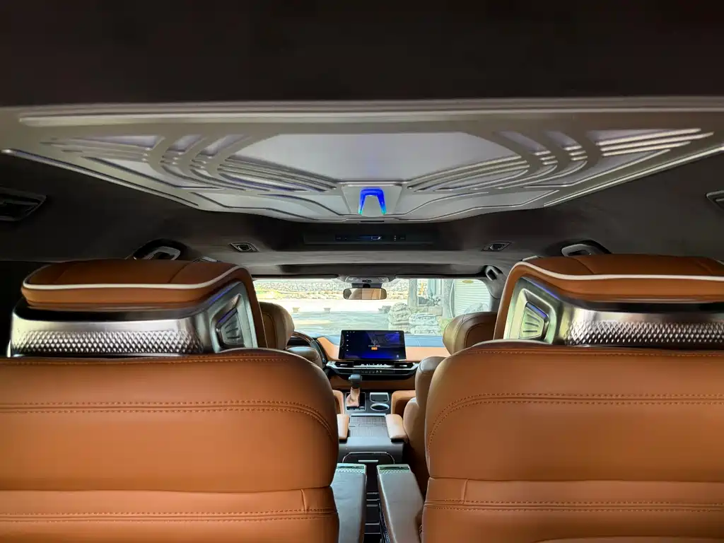 Toyota Granvia — фото 20