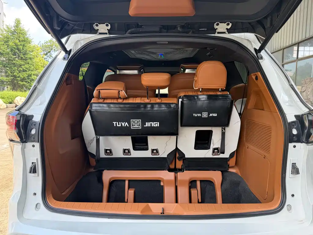 Toyota Granvia — фото 25