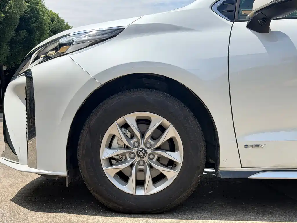 Toyota Granvia — фото 5