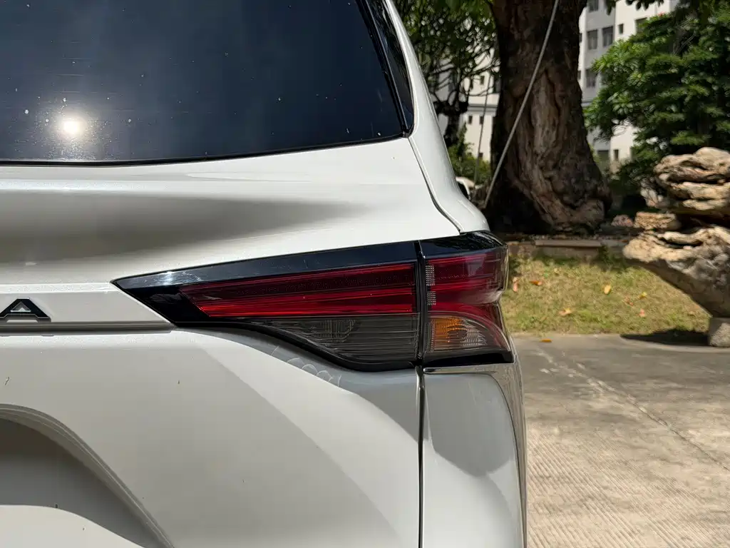 Toyota Granvia — фото 6