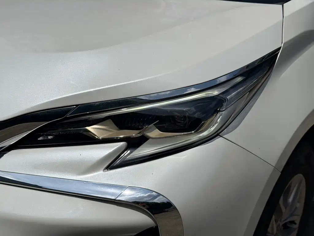Toyota Granvia — фото 9