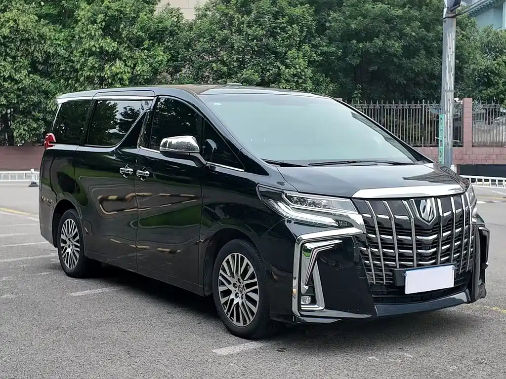 Toyota Alphard — фото 2