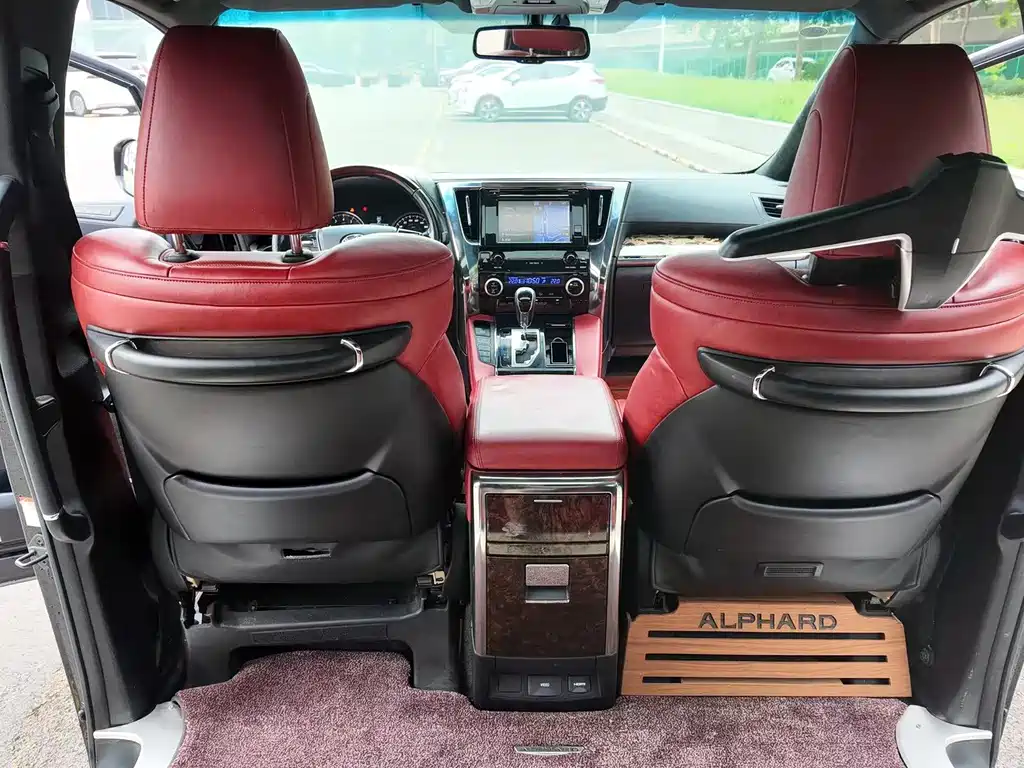 Toyota Alphard — фото 11