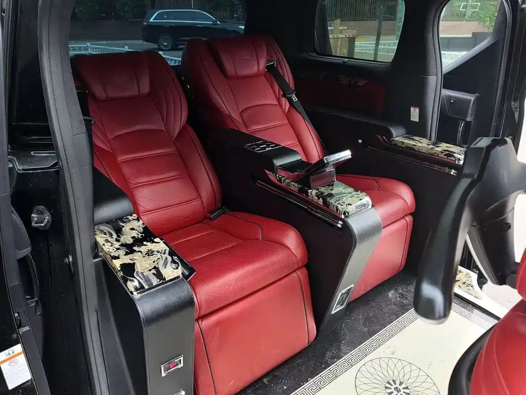 Toyota Alphard — фото 15