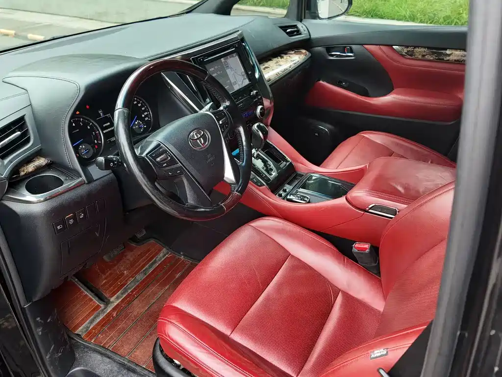 Toyota Alphard — фото 20