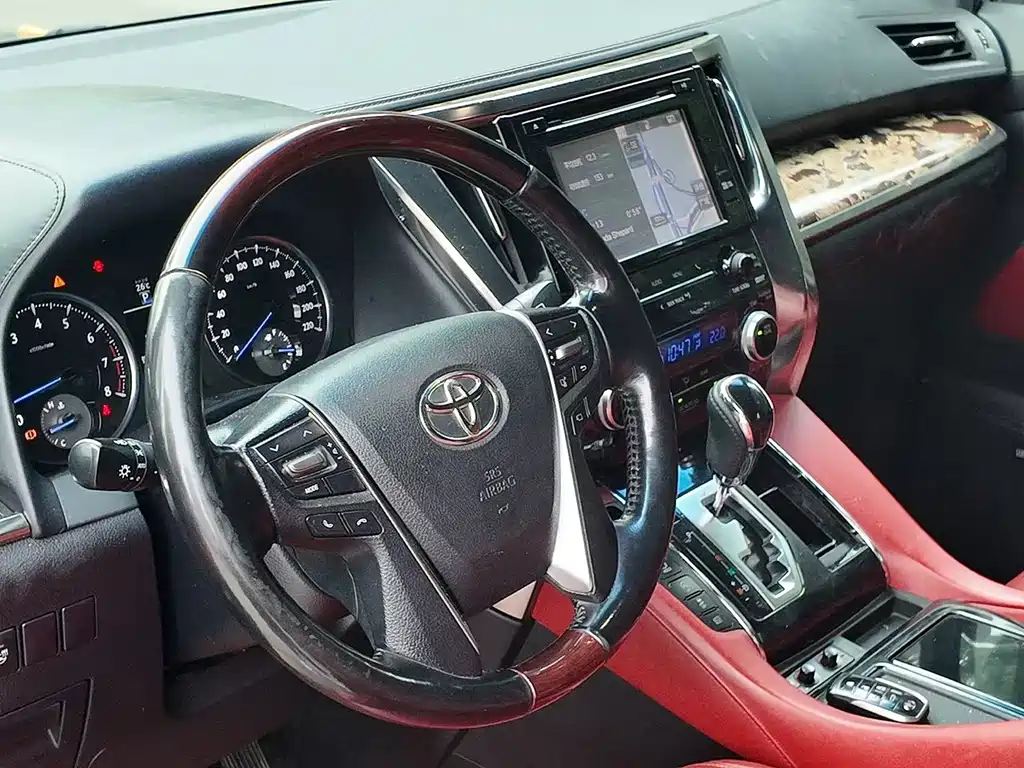 Toyota Alphard — фото 21