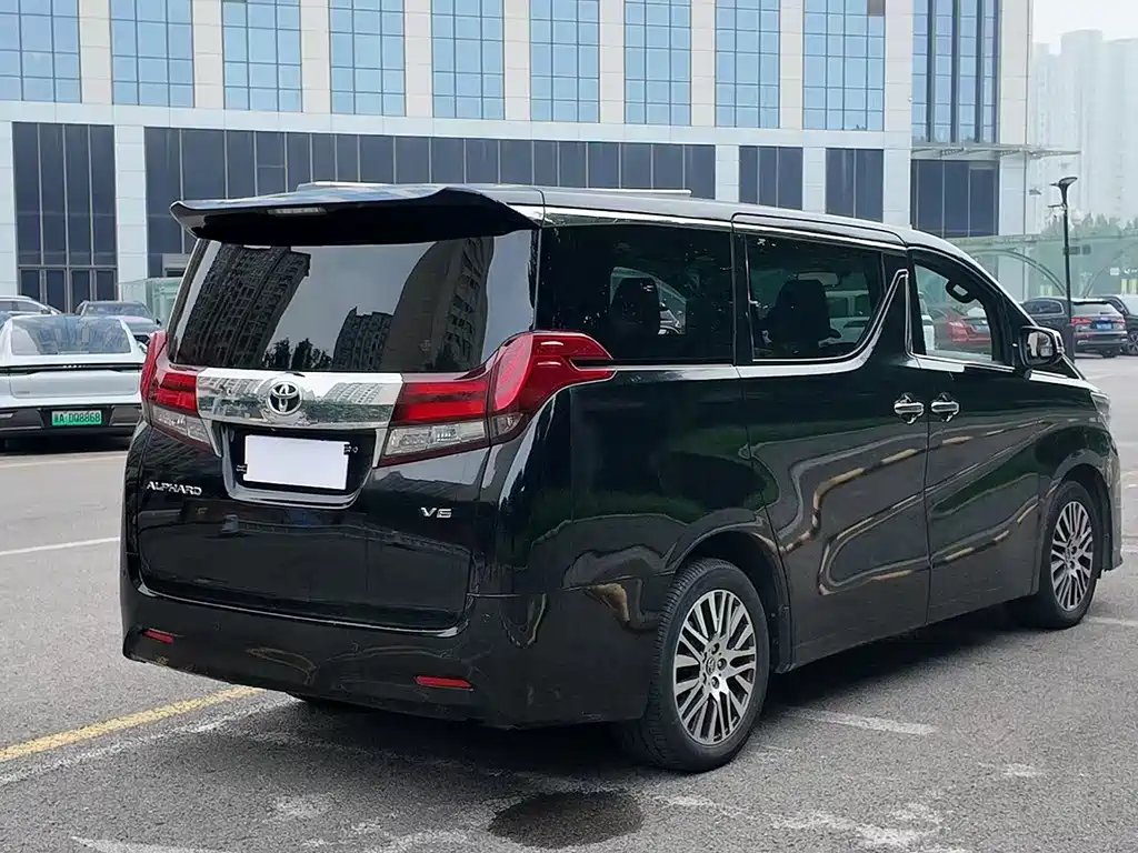 Toyota Alphard — фото 4