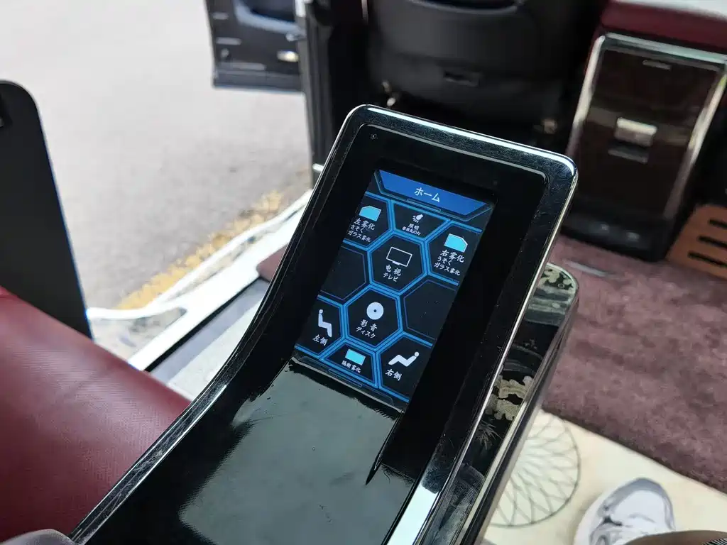 Toyota Alphard — фото 7