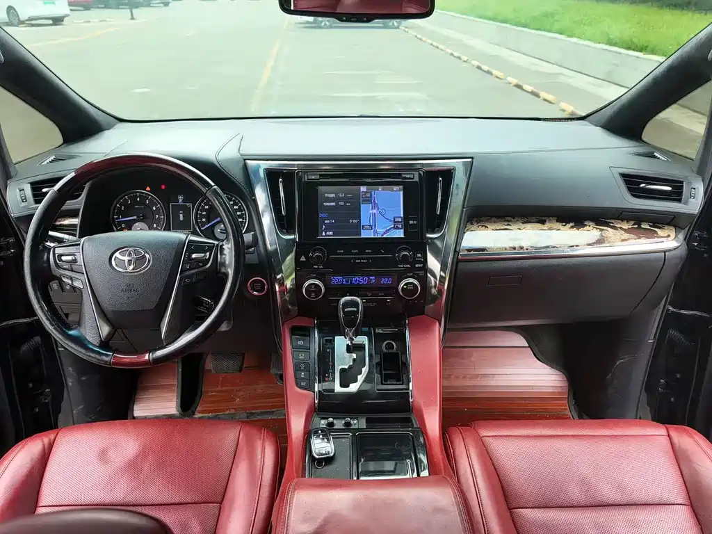 Toyota Alphard — фото 10