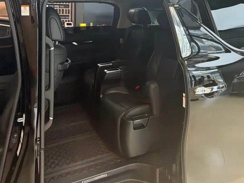 Toyota Vellfire — фото 11