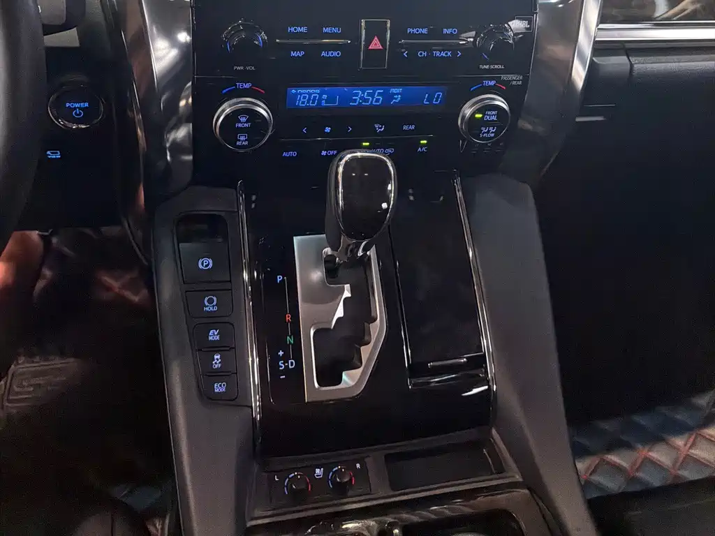 Toyota Vellfire — фото 13