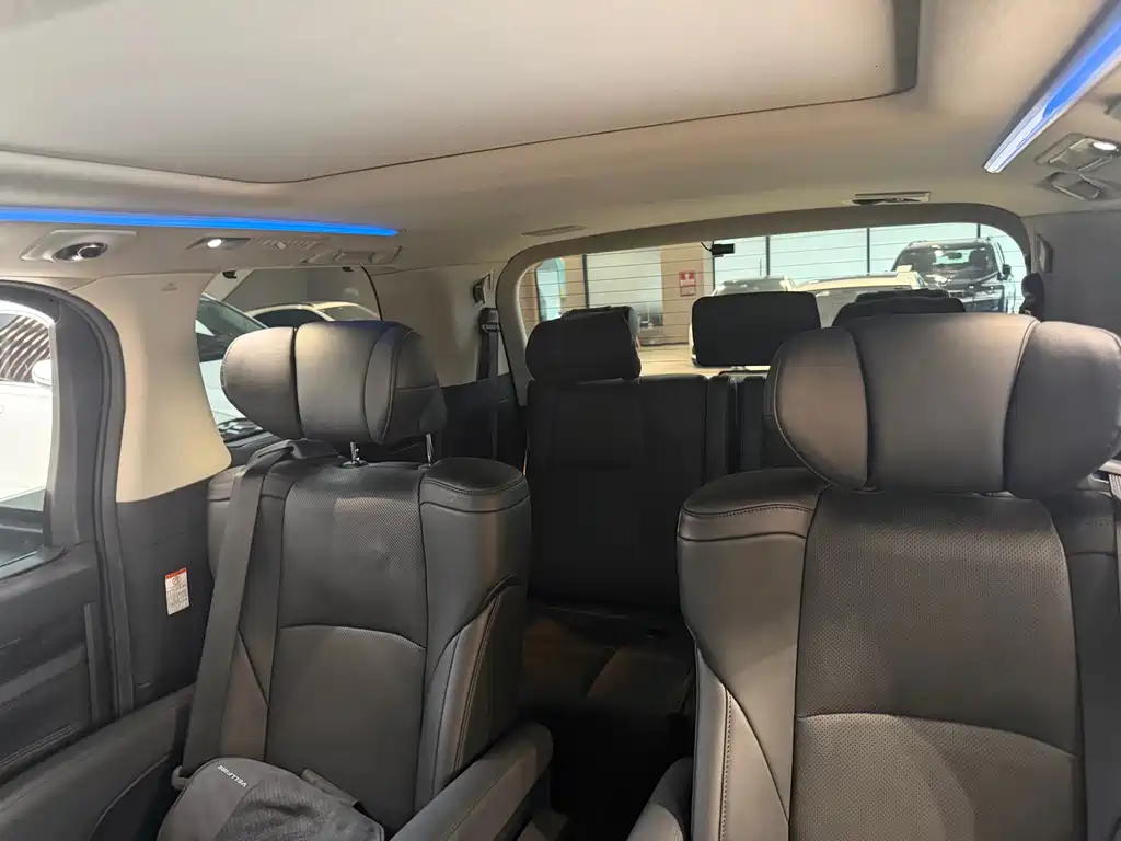 Toyota Vellfire — фото 14