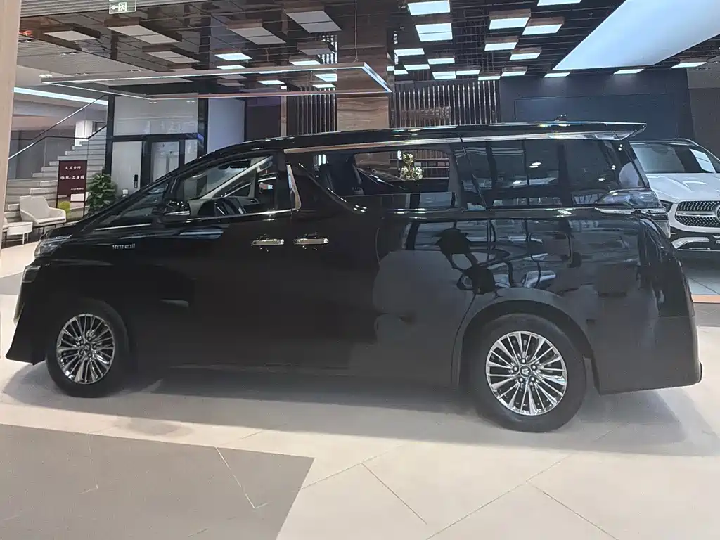 Toyota Vellfire — фото 3