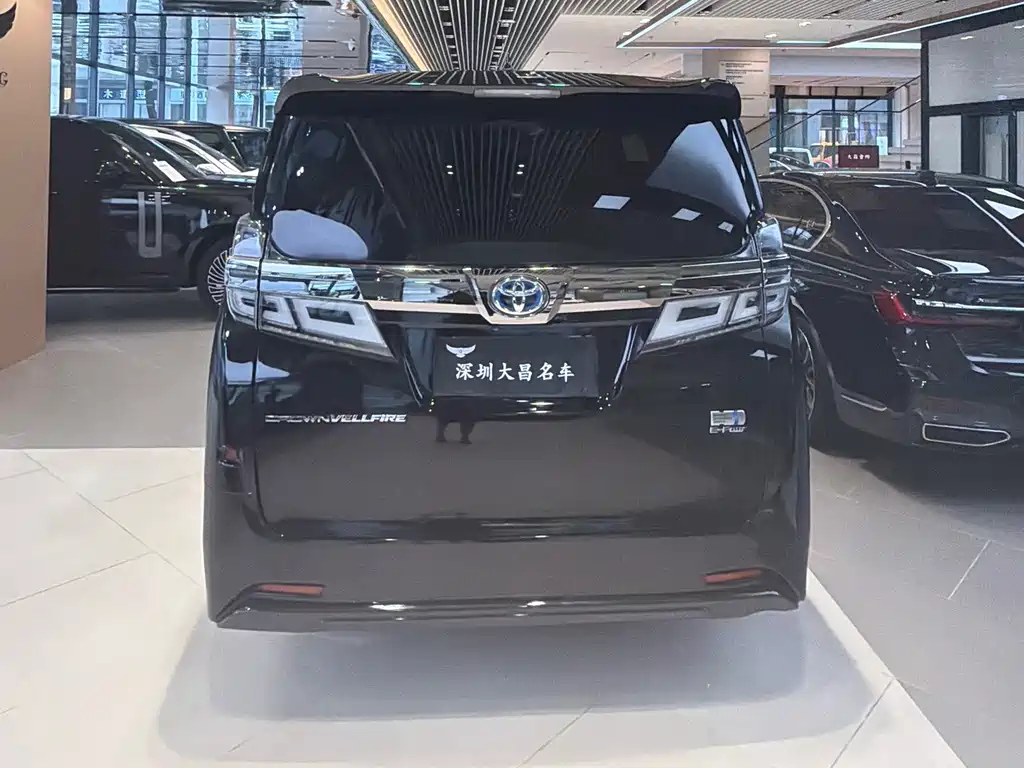Toyota Vellfire — фото 4