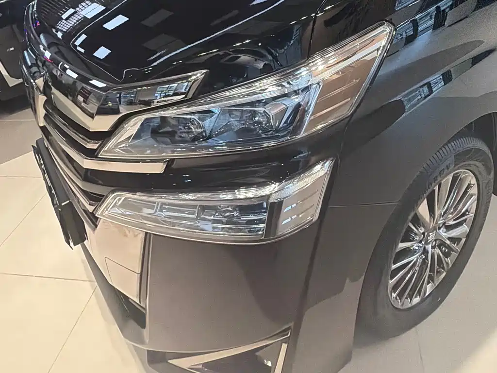 Toyota Vellfire — фото 5