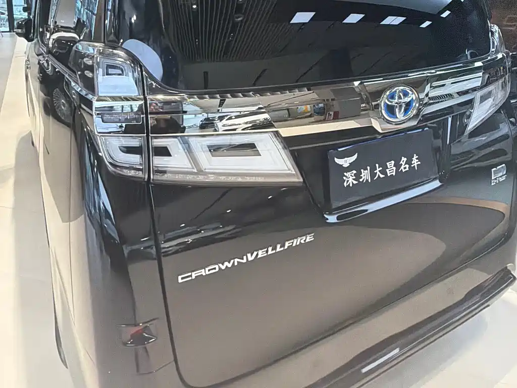 Toyota Vellfire — фото 6