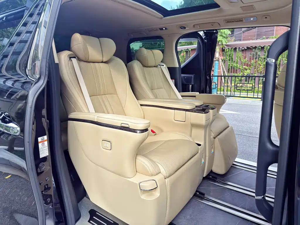 Toyota Vellfire — фото 11