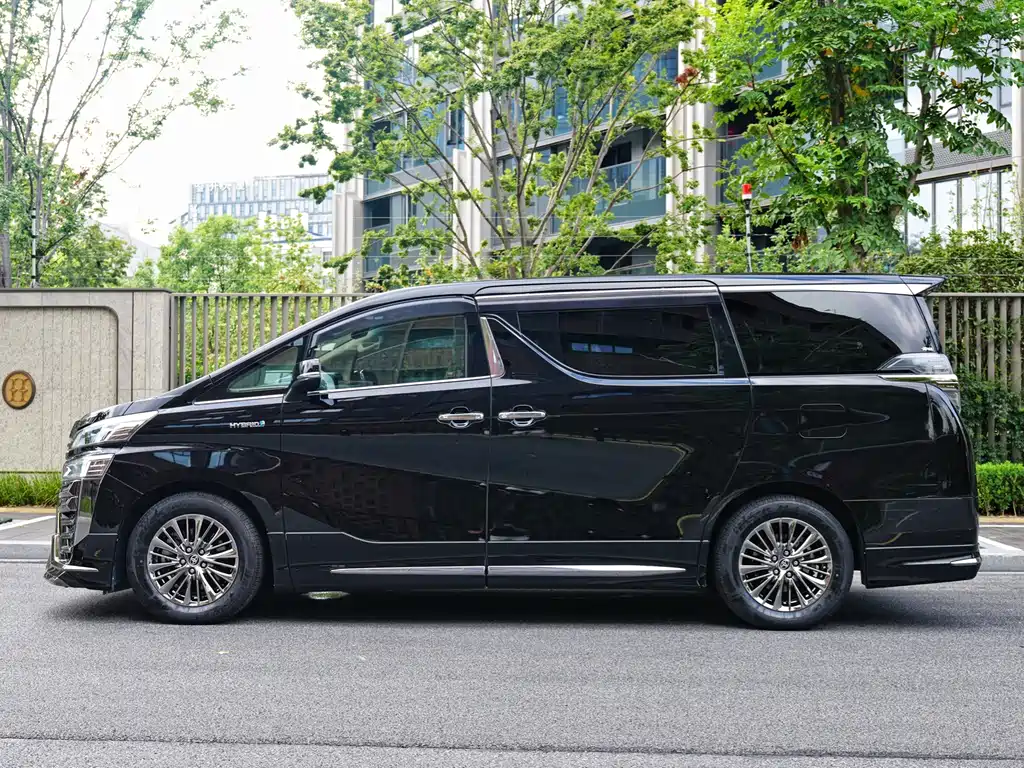 Toyota Vellfire — фото 3