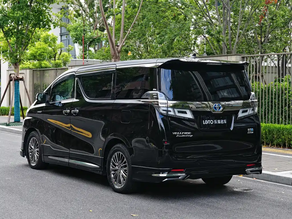 Toyota Vellfire — фото 4