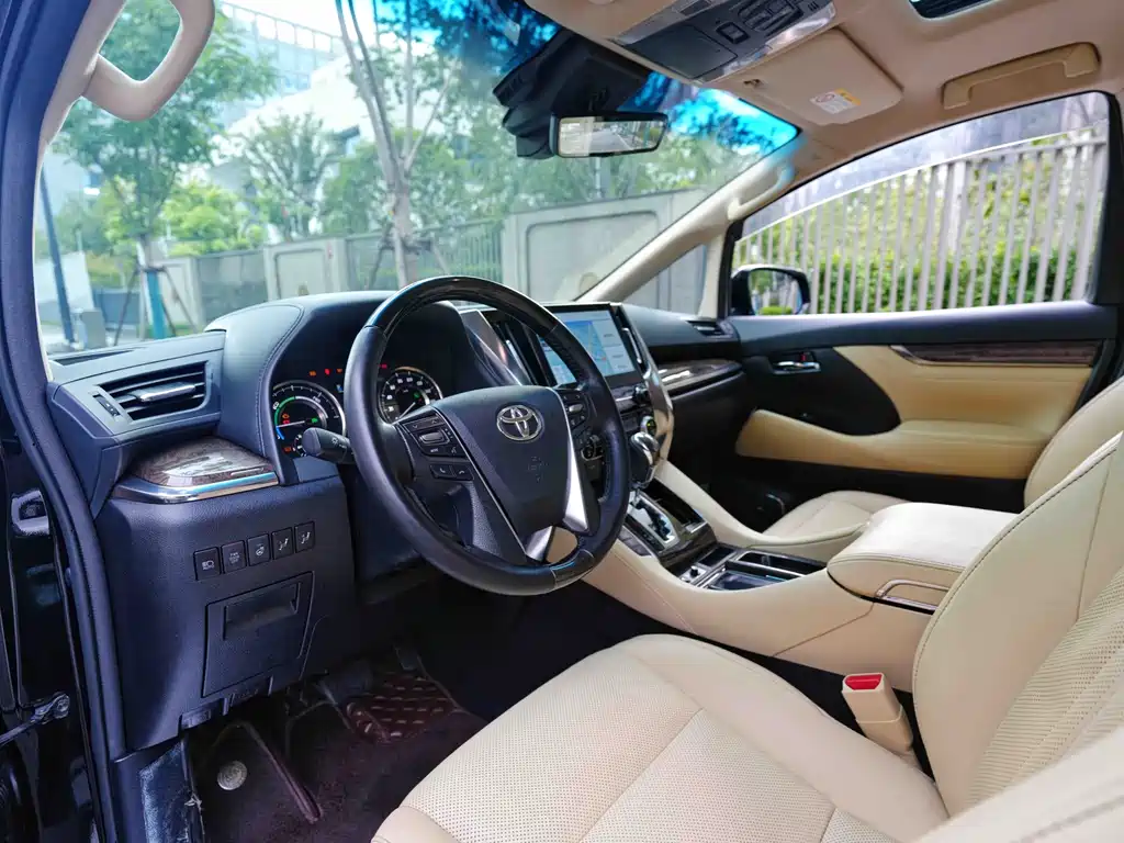 Toyota Vellfire — фото 6