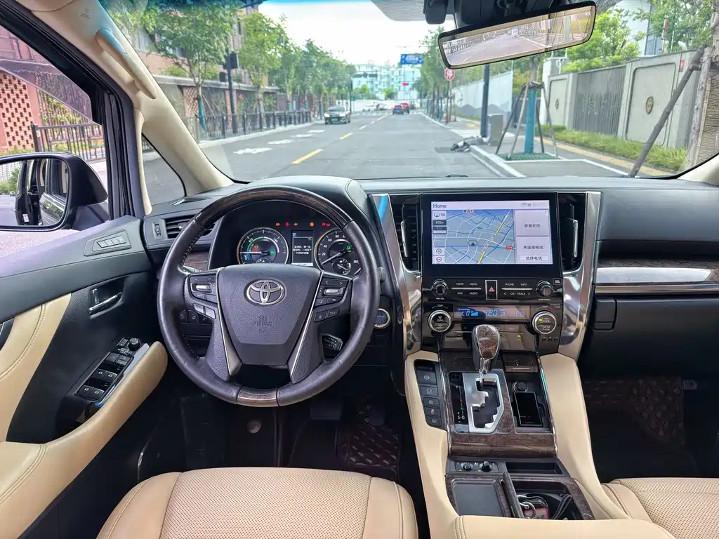 Toyota Vellfire — фото 8