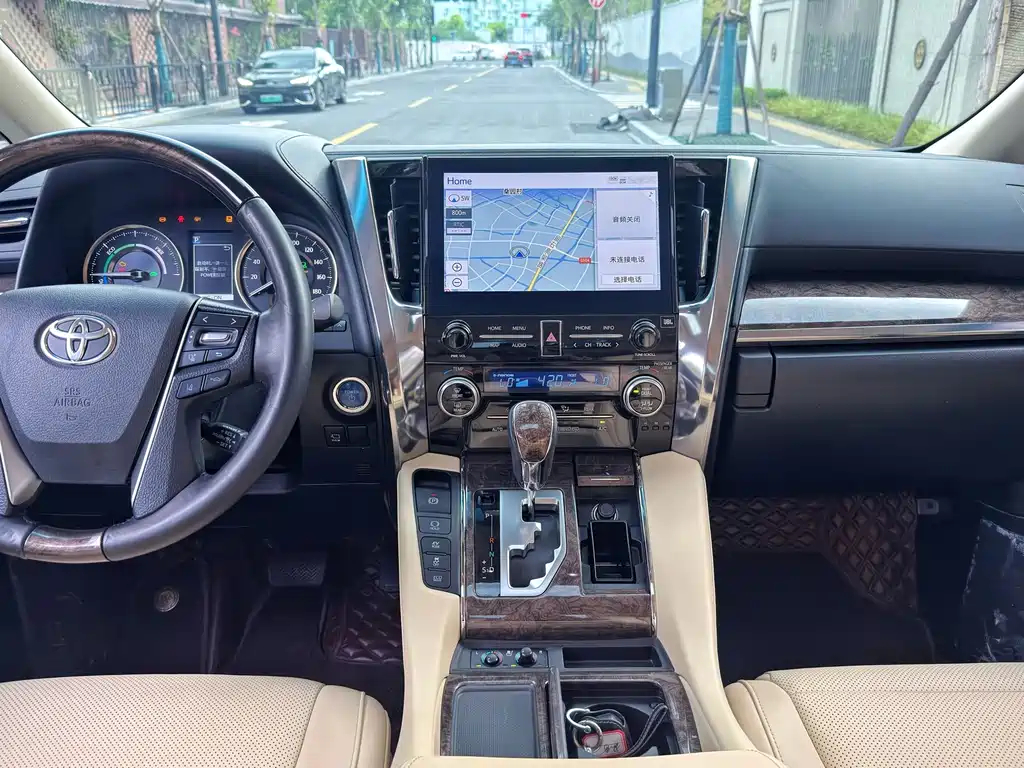 Toyota Vellfire — фото 10